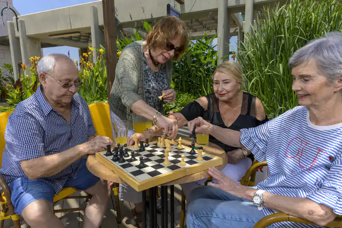 דיירי אחוזות רובינשטיין במשחק שח