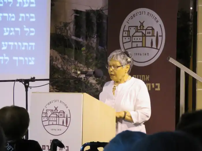 דיירת מרצה בתיקון שבועות