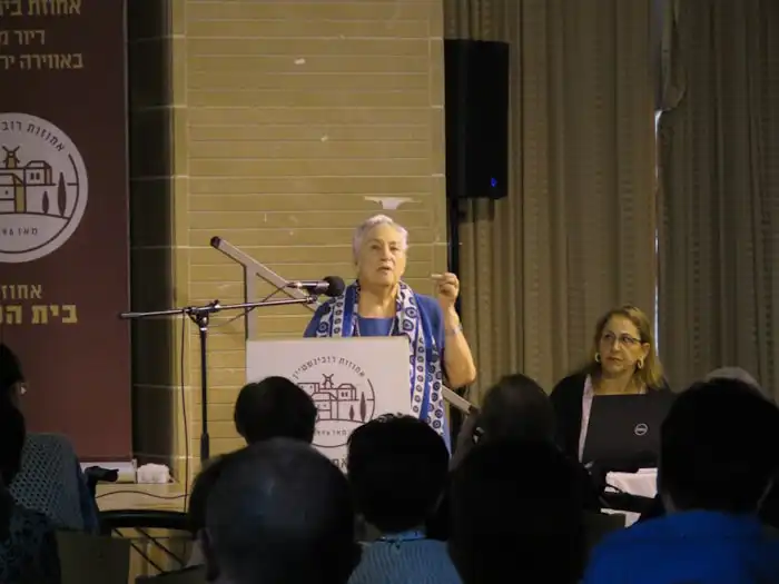 דיירת בתיקון שבועות