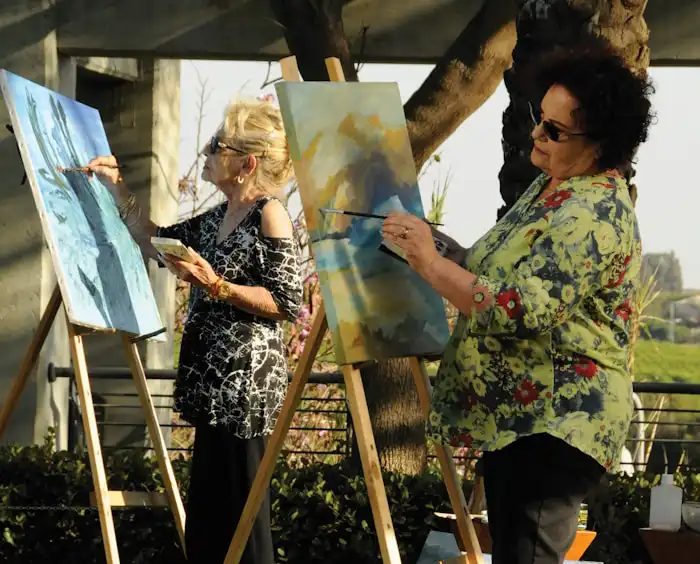 דיירות יוצרות