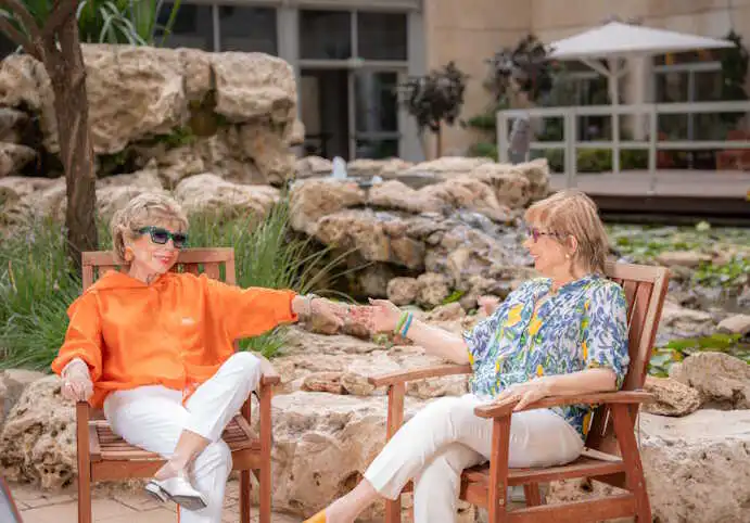 חברות באחוזת בית הכרם